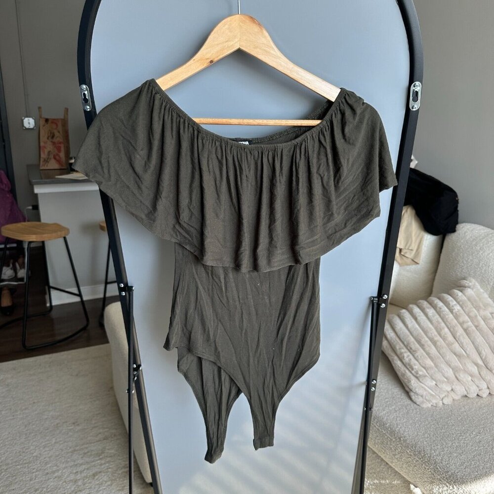 Women's Green Off-the-Shoulder Bodysuit Size S | Stylish &‎ Versatile Top